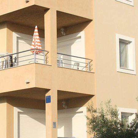 Apartments Kristina Милна Экстерьер фото